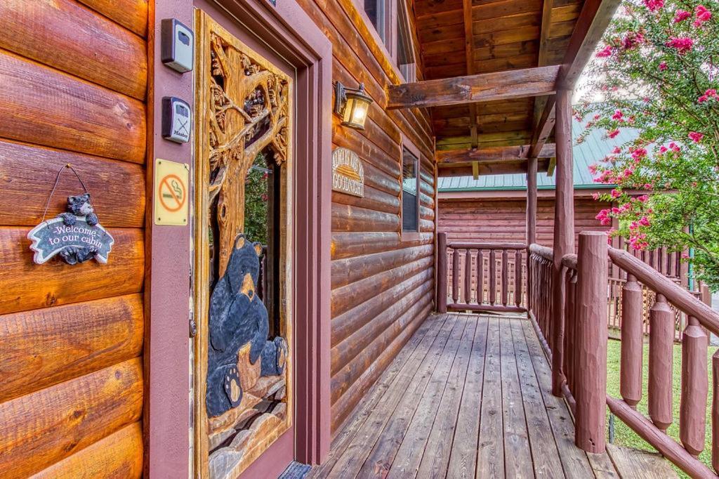 Always Kiss Me Goodnight- Hot Tub, You Get 1089 Of Free Area Attraction Tickets For Each Paid Day! Pigeon Forge Exterior photo