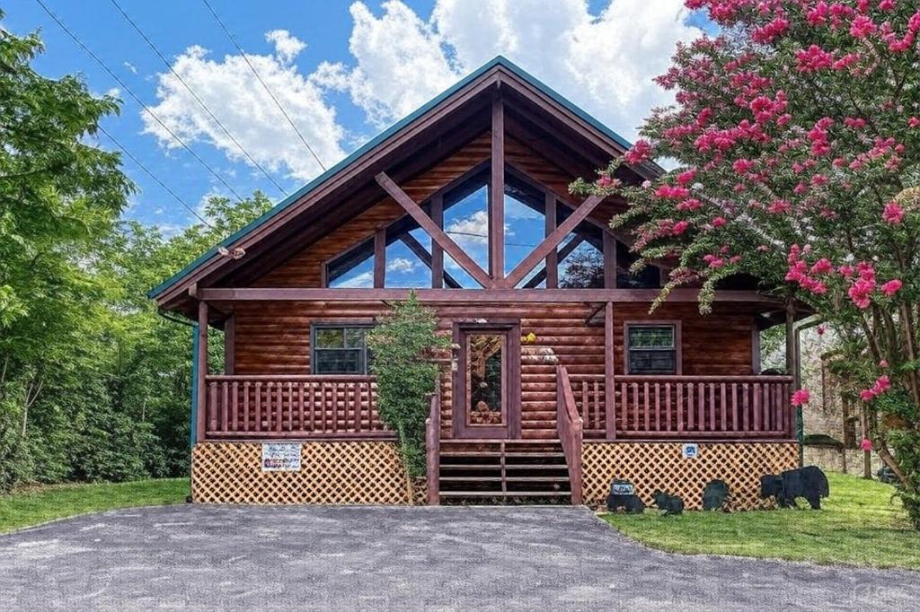 Always Kiss Me Goodnight- Hot Tub, You Get 1089 Of Free Area Attraction Tickets For Each Paid Day! Pigeon Forge Exterior photo